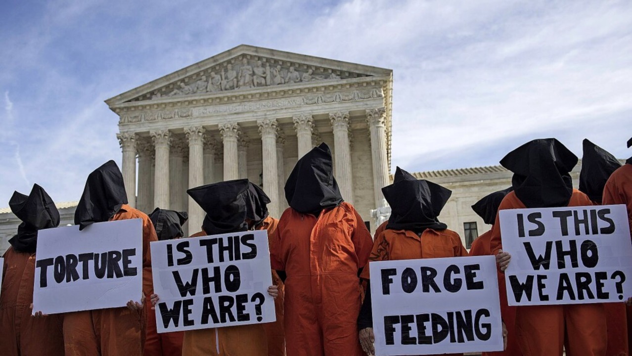Verletzung von  Menschenrechten unter ...Terrorismus: Protest gegen  Guantanamo  | Foto: imago/UPI Photo