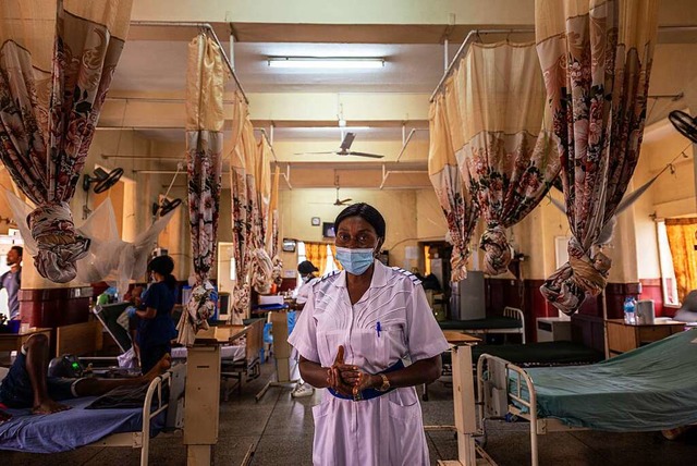 rzte und Pflegepersonal in den Kranke...groen Herausforderungen konfrontiert.  | Foto: Javier Sauras