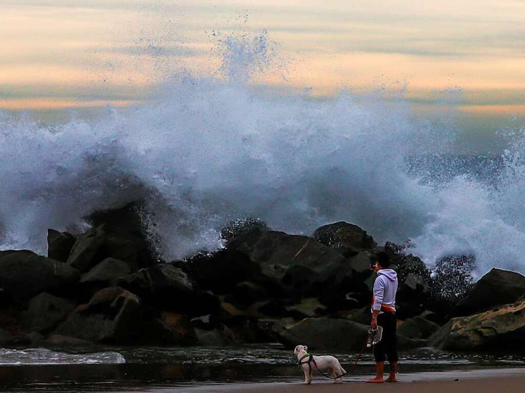 Infolge des Ausrbuchs wurden mehrere Tsunami-Warnungen herausgegeben.