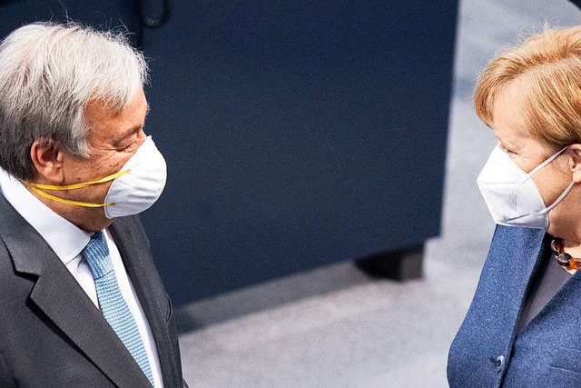 Antnio Guterres, UN-Generalsekretr, ...l (CDU) nach seiner Rede im Bundestag.  | Foto: Kay Nietfeld (dpa)