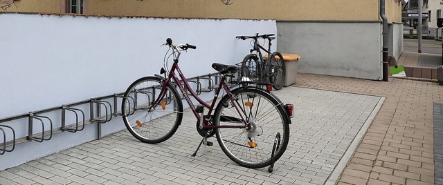 Hinter dem Rathaus ist ein mglicher Standort fr eine Fahrradstation.  | Foto: Christoph Breithaupt