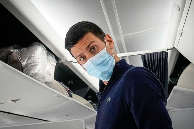 Novak Djokovic auf dem Rckflug nach Belgrad  | Foto: Darko Bandic (dpa)