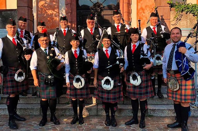 Seit 2013 gibt es die Pipes and Drums ...und Fanfarenzugs der Feuerwehr Riegel.  | Foto: Veranstalter