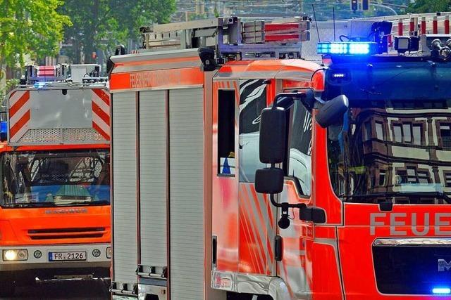 Garagenbrand hält den Freiburger Ortsteil Tiengen in Atem