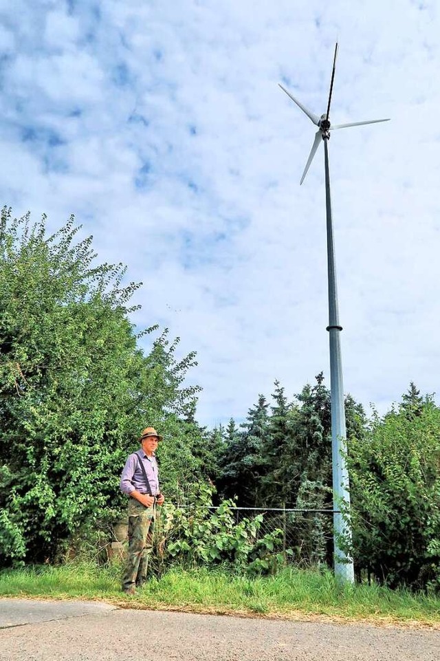 Werner Krber und sein Mini-Windrad  | Foto: Steve Przybilla