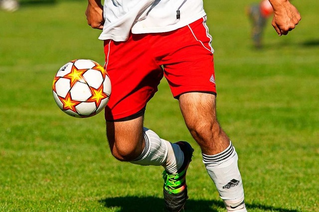 Die Bezirksliga-Vereine sind wieder am Ball.  | Foto: Wolfgang Scheu