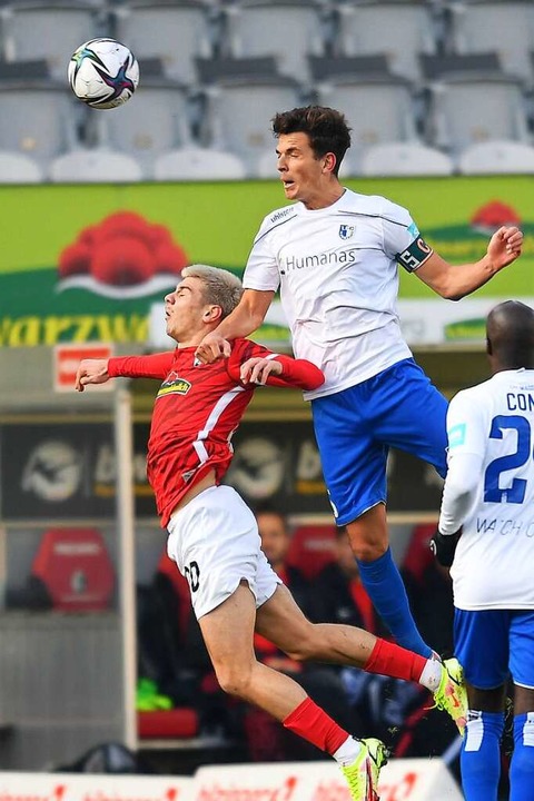 Auch gegen Magdeburg zählte  Ontuzans (links) zur Startelf des Sportclubs  | Foto: Achim Keller