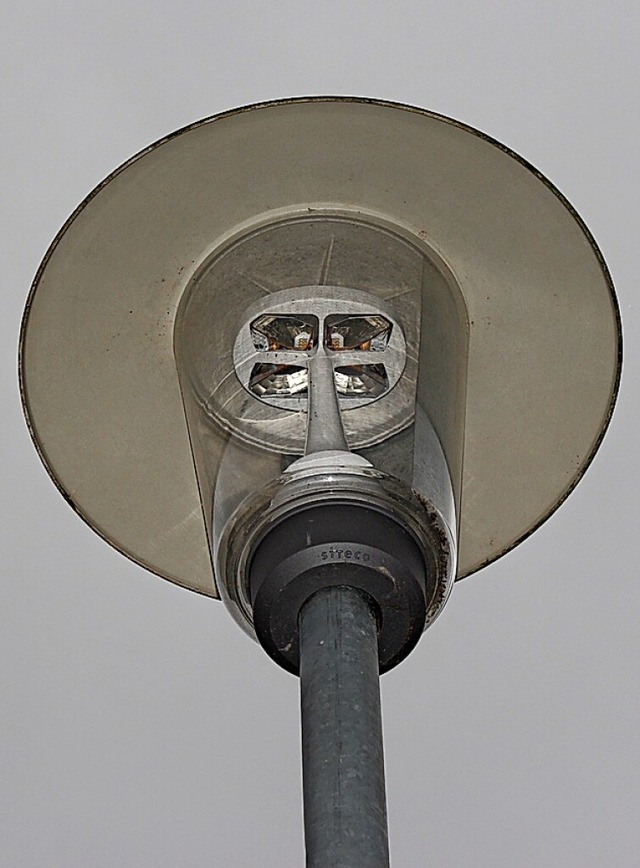 Solche LED-Pilzlampen wie im jngsten ...em groen Teil von Btzingen ersetzen.  | Foto: Mario Schneberg