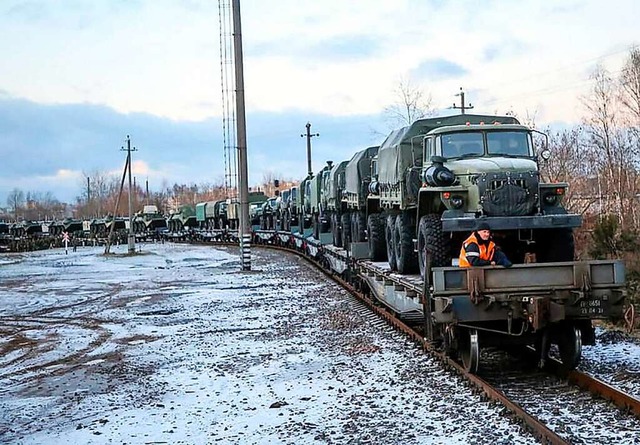 Immer neue russische Truppen treffen in Belarus ein.  | Foto: HANDOUT (AFP)