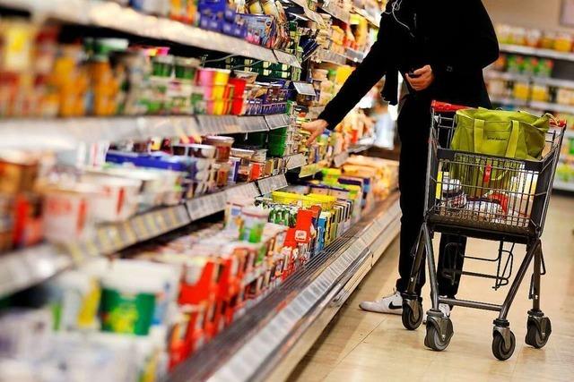 Im Supermarkt fällt viel Verpackungsmüll an – trotz Beteuerungen der Märkte