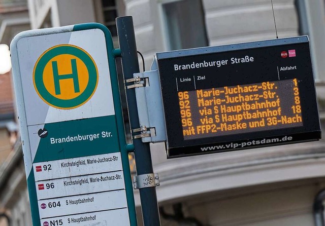 37 Anzeigetafeln werden  an Bushaltestellen installiert (Symbolbild).  | Foto: Monika Skolimowska (dpa)