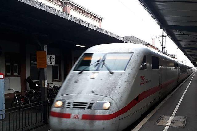 Bahnstrecke zwischen Rastatt und Karlsruhe nach Bombenentschärfung wieder frei