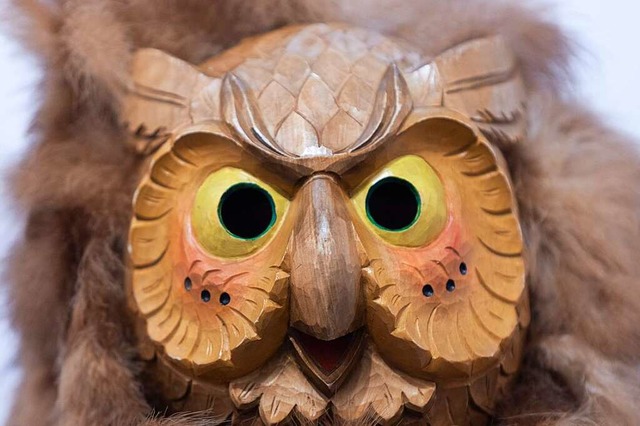 Diese Maske der Seelbacher Eulenzunft ...r tatschlich Eulenfedern verarbeitet.  | Foto: Patrik Mller