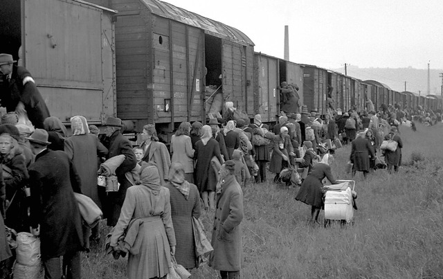 Aus der Tschechoslowakei vertriebene Flchtlinge auf dem Weg nach Deutschland  | Foto: imago stock&people via www.imago-images.de
