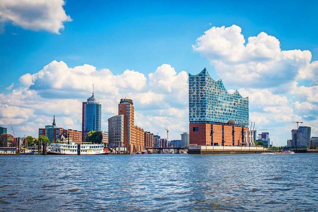 Eigentlich liegen rund 650 Kilometer z... Hamburg geht es auch etwas schneller.  | Foto: powell83 (stock.adobe.com)