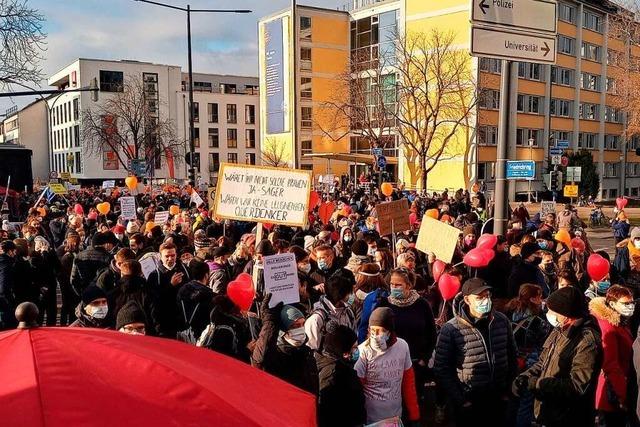 Corona-Demo in Freiburg ndert Route – Gegen-Demo passt Standort an