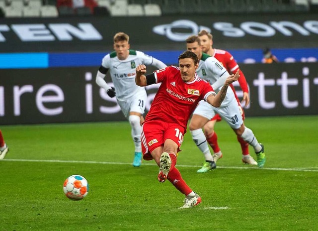 20. Spieltag, im Stadion im Borussia-P...e erzielt mit einem Strafsto das 1:0.  | Foto: Bernd Thissen (dpa)