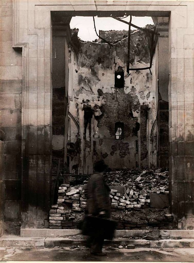 Ein Bild der Zerstrung: Einen Blick d...von Alfons Eschle aus dem Jahr 1945.    | Foto: Archiv Kalchthaler