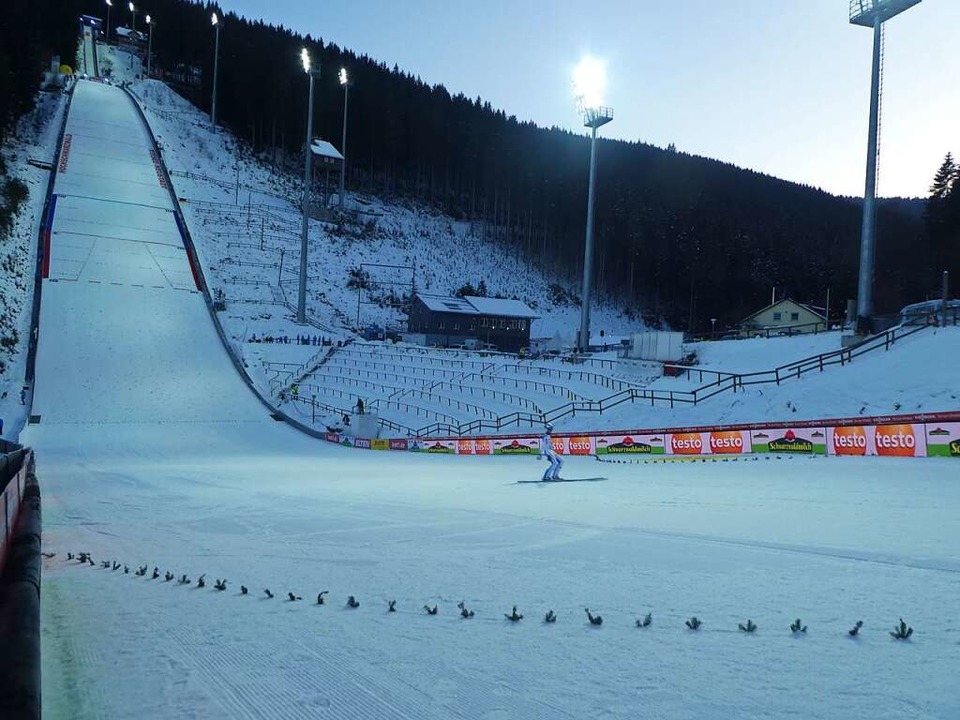 Entscheidung am Samstag vor leeren Rängen im Skistadion an der Hochfirstschanze  | Foto: Peter Stellmach