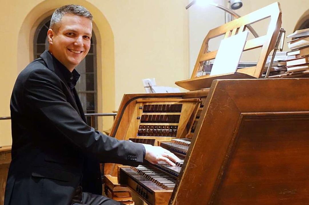 Kirchenmusiker Andreas Mölder wirkte an der Orgel beim Neujahrskonzert mit.  | Foto: Roswitha Frey