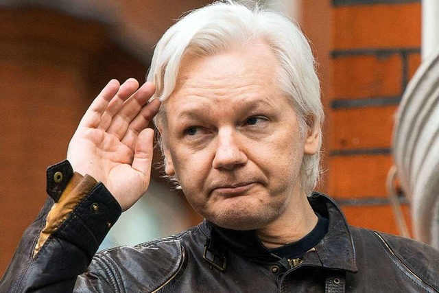 In den USA drohen Julian Assange bis z...derem wegen des Vorwurfs der Spionage.  | Foto: Dominic Lipinski (dpa)