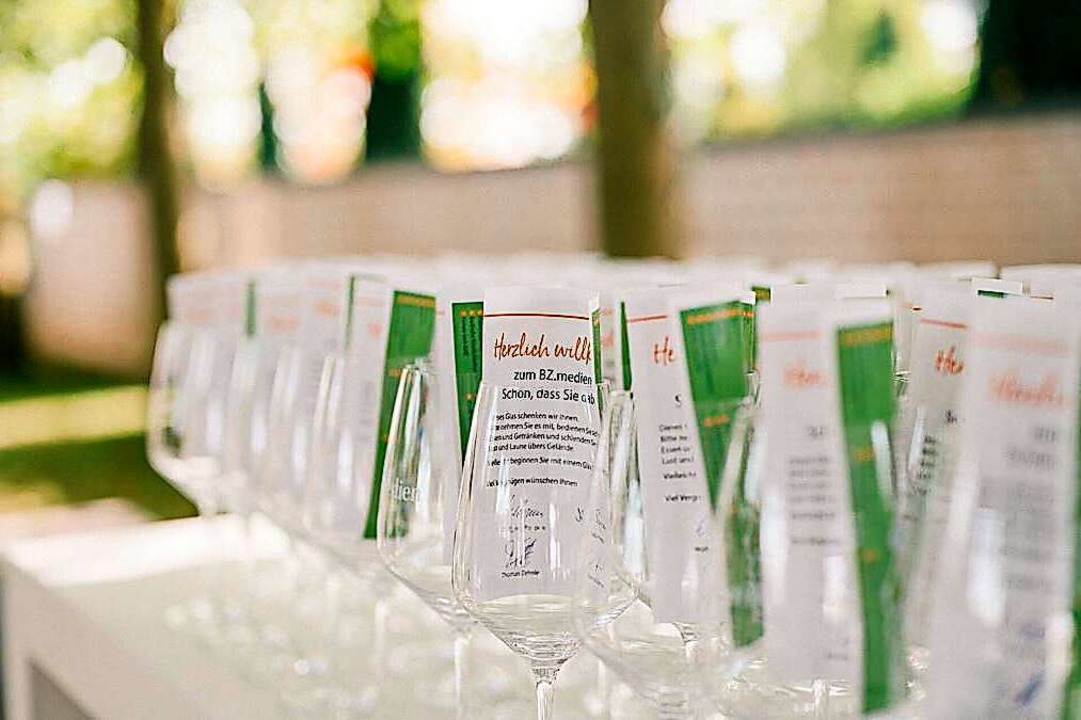 Beim Mitarbeiterfest bekam jeder Mitarbeiter sein eigenes BZ.medien-Weinglas.  | Foto: BZ