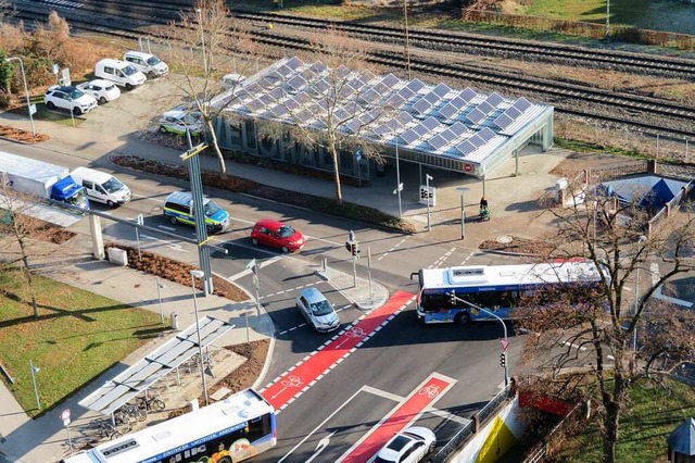 Am Bahnhof ist ein Mobilittsknoten en... Busse, Rad und Car-Sharing verknpft.  | Foto: Peter Gerigk