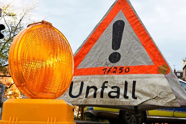 Ein Unfall hat sich am Samstagabend in...r sein Fahrzeug verloren (Symbolbild).  | Foto: Patrick Seeger