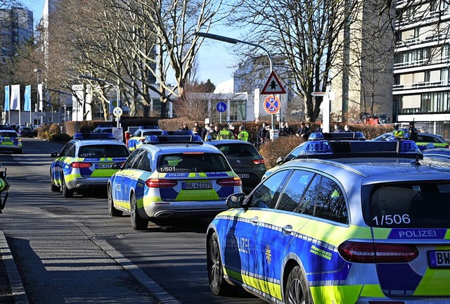 Die Polizei sperrte am Montag den Tatort im Neuenheimer Feld grorumig ab.  | Foto: R.Priebe (dpa)