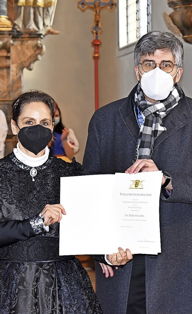 Die Ehrennadel des Landes verlieh Land...r langjhriges kulturelles Engagement.  | Foto: Ursula Ortlieb