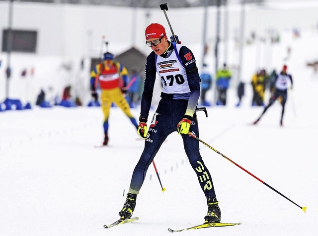 Erschpft im Ziel: Im Massensprint sch...den Gesamtersten Leonhard Pfund (li.).  | Foto: Christian Hellwagen via www.imago-images.de