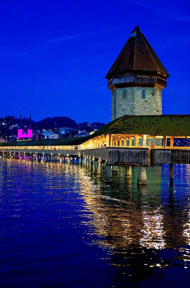 Die Kapellbrcke in Luzern &#8211; ein...keren Lebkuchens (unten) genascht hat.  | Foto: Thomas Schneider