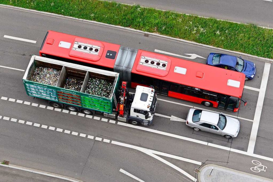 Die Pandemie hat Busse und Mülllaster ...ren &#8211; noch &#8211; wie gewohnt.   | Foto: Ingo Schneider