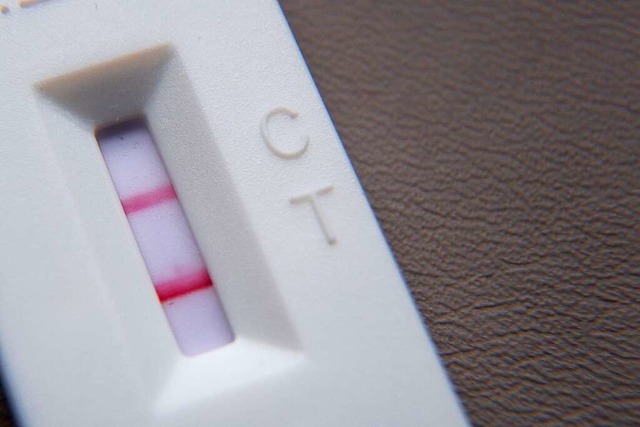 Ein PCR-Test besttigte das positive Schnelltestergebnis (Symbolfoto)  | Foto: Sebastian Gollnow (dpa)