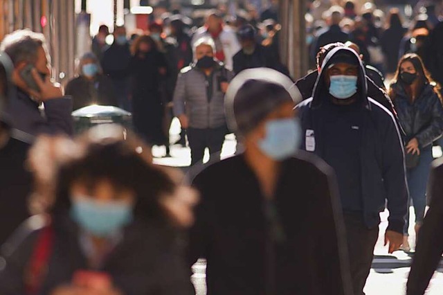 Die Pandemie dauert in Deutschland nun...mmer wieder  Lockerungen (Symbolbild).  | Foto: blvdone (Adobe Stock)
