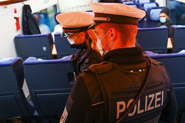 Die Bundespolizei sucht Zeugen einer Krperverletzung in der Regio-S-Bahn.  | Foto: Arne Dedert (dpa)