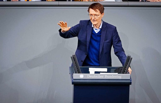 Bundesgesundheitsminister Karl Lauterbach bei der Debatte im Bundestag  | Foto: Kay Nietfeld (dpa)