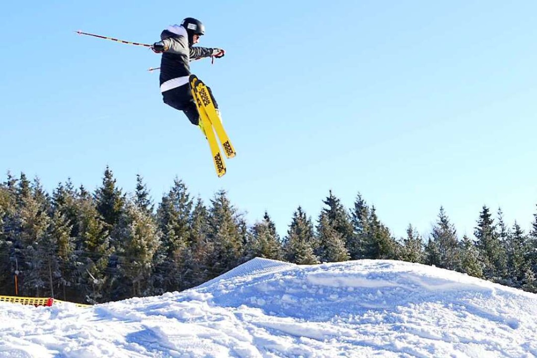 Auch mit Ski an den Fen fliegt sich gut.  | Foto: Sarah Trinler