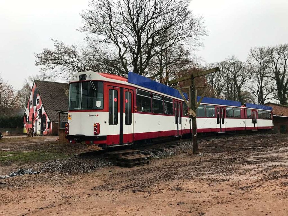 Eine alte  Freiburger Straßenbahn  hat...bei Bremen eine neue Heimat  gefunden.  | Foto: Annika Vogelbacher