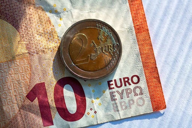 Ab Oktober dieses Jahres soll der Mindestlohn auf zwlf Euro steigen.  | Foto: Fernando Gutierrez-Juarez (dpa)