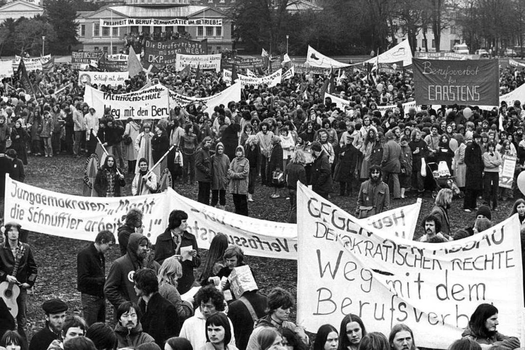 In Bonn versammelten sich 1979 Hundert...en Berufsverbote durch die Innenstadt.  | Foto: Egon Steiner (dpa)
