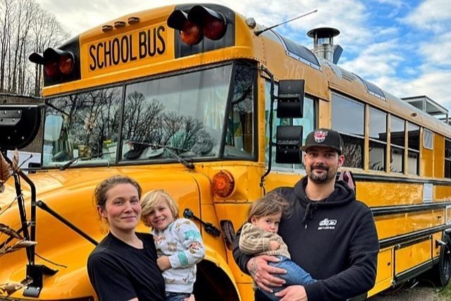 Eigentlich wollte diese Familie im US-Schulbus durch Europa reisen