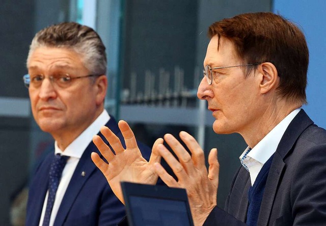 RKI-Chef Lothar Wieler (l.) und Bundesgesundheitsminister Karl Lauterbach  | Foto: Wolfgang Kumm (dpa)