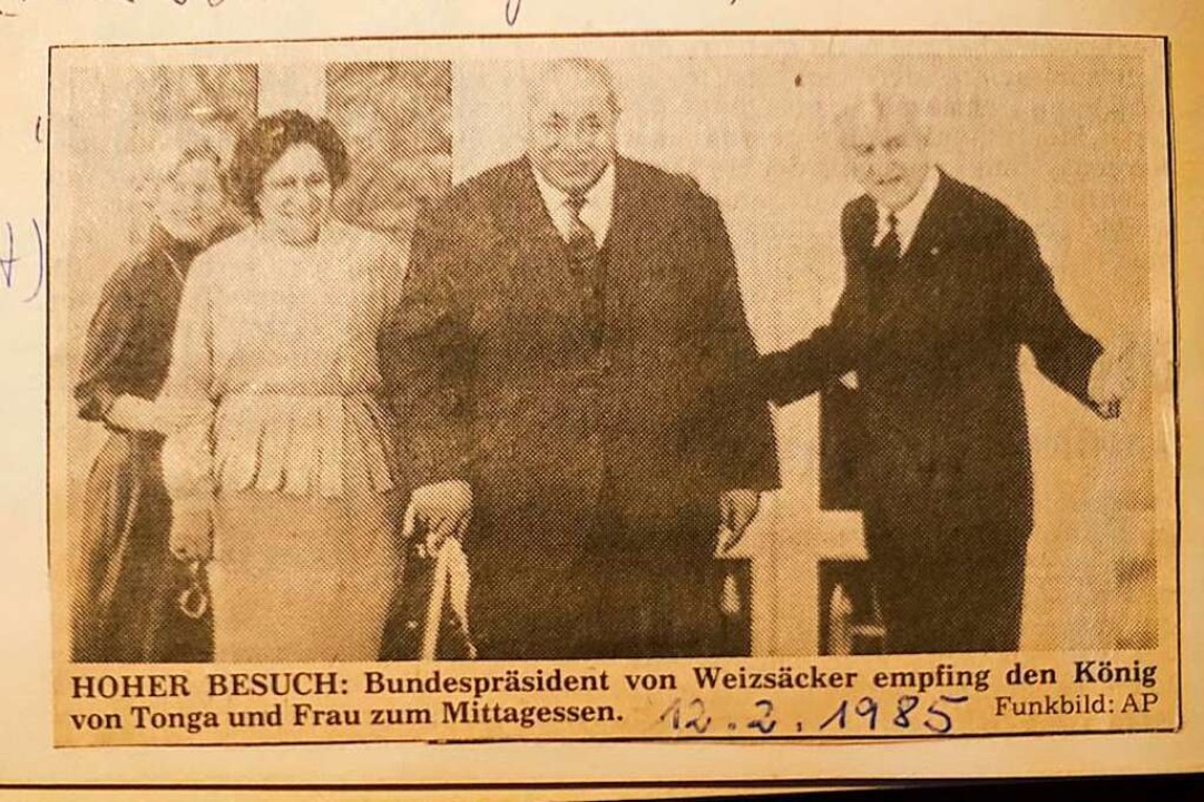 Der Ausschnitt aus der BZ vom 12.2.198...n Besuch des Königs von Tonga in Bonn.  | Foto: Hans-Peter Müller
