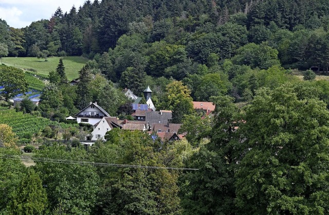 Nachdem der Industrielle  Gustav Jakob...Asphaltierung der Strae durchs Dorf.   | Foto: Volker Mnch