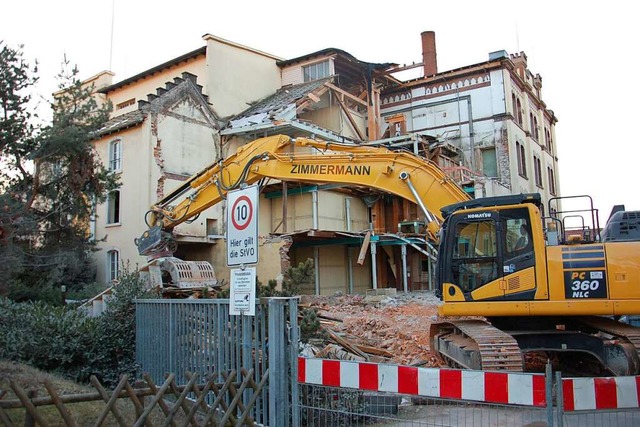 Derzeit wird ein Teil der Gebude auf dem Areal der Reiss-Mhle abgerissen  | Foto: Franz Schmider-Ehrentreich