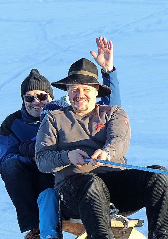 Hrrlingens  Ortsvorsteher Christoph W... Herbert Duttlinger auf dem Schlitten.  | Foto:  Elisabeth Baumeister