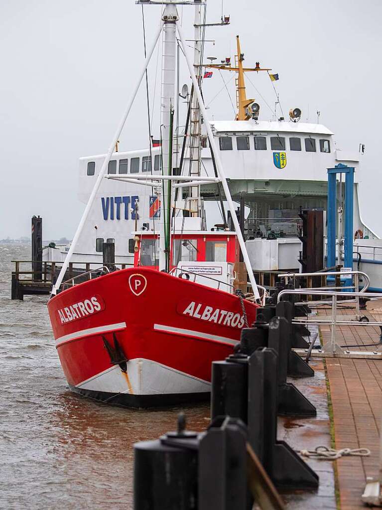 Die Fhre „Vitte“ liegt im Hafen von Schaprode fest. Der Fhrverkehr zur und von der Insel Hiddensee wurde von der Reederei Hiddensee eingestellt.