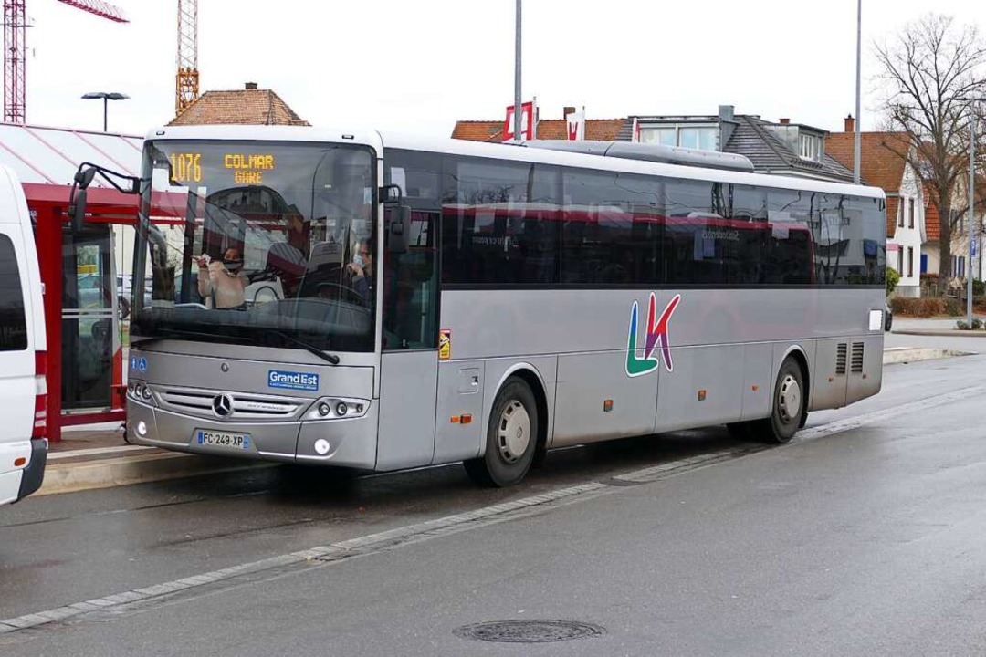 Die Busse nach Colmar fahren weiterhin in Breisach am Bahnhof  ab.  | Foto: Sattelberger