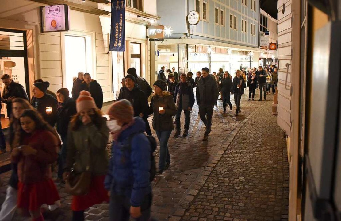 &#8222;Spaziergang&#8220; gegen Corona-Maßnahmen an einem Montag in Freiburg.  | Foto: Rita Eggstein